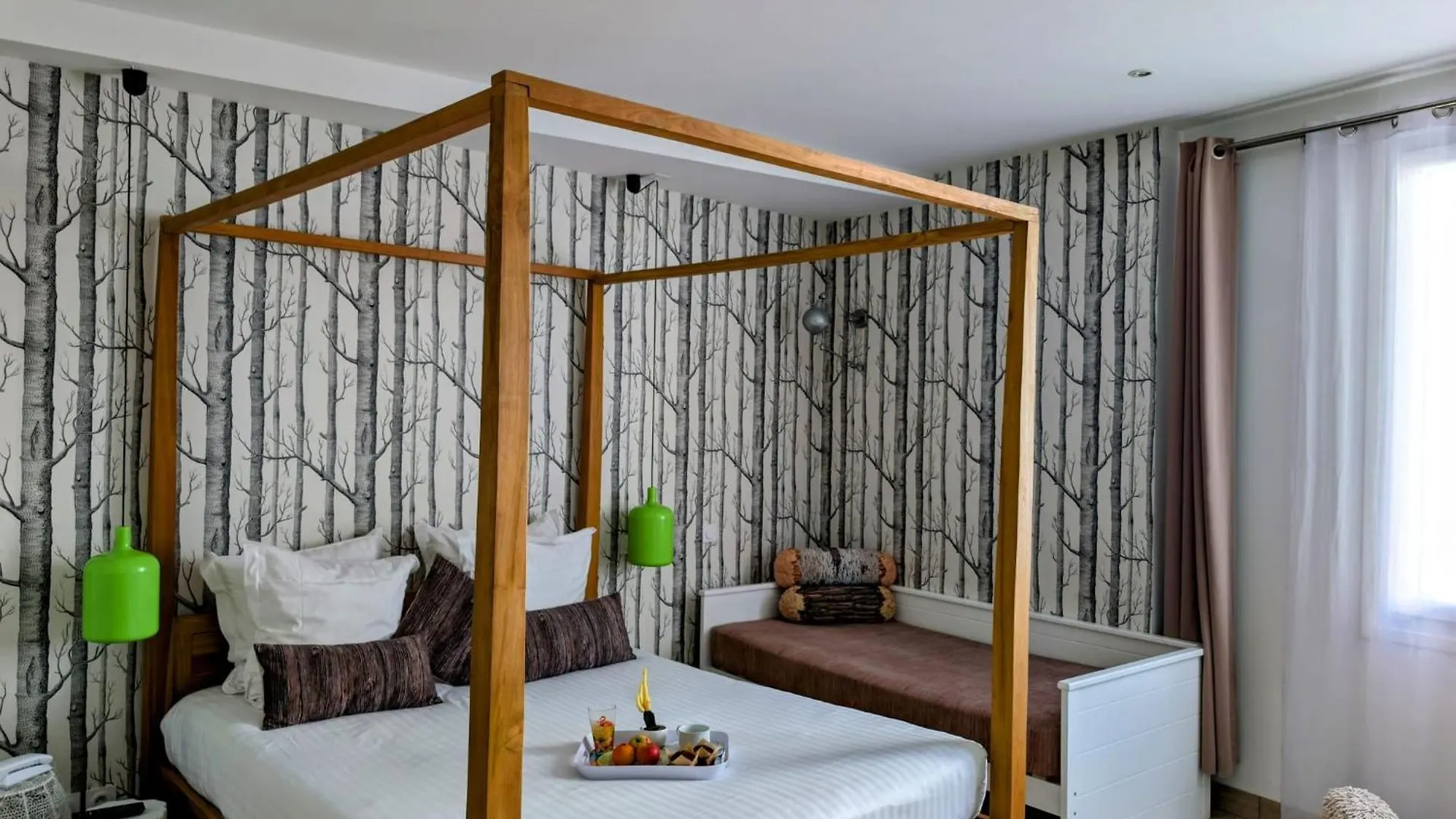 Hotel Mademoiselle Juan-les-Pins 4*,